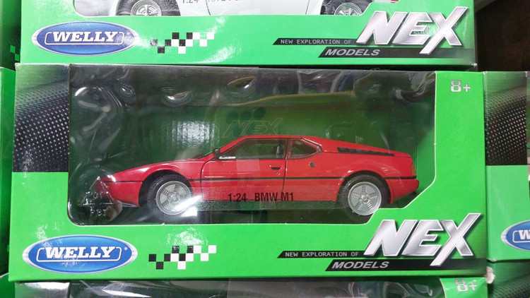 ماکت فلزی BMW M 1 با مقیاس 1:24 ویلی